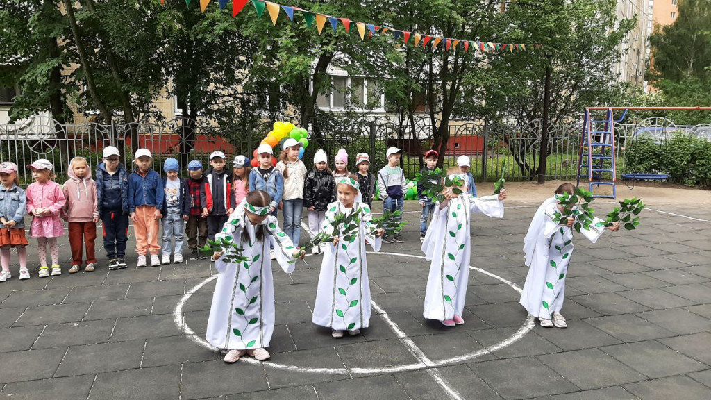 Праздник Святой Троицы детского сада Рождественский