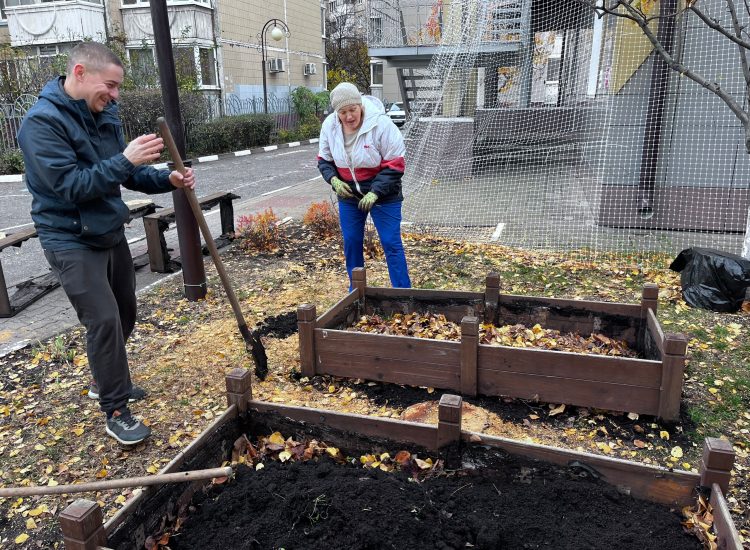 Субботник в детском саду Субботник в детском саду